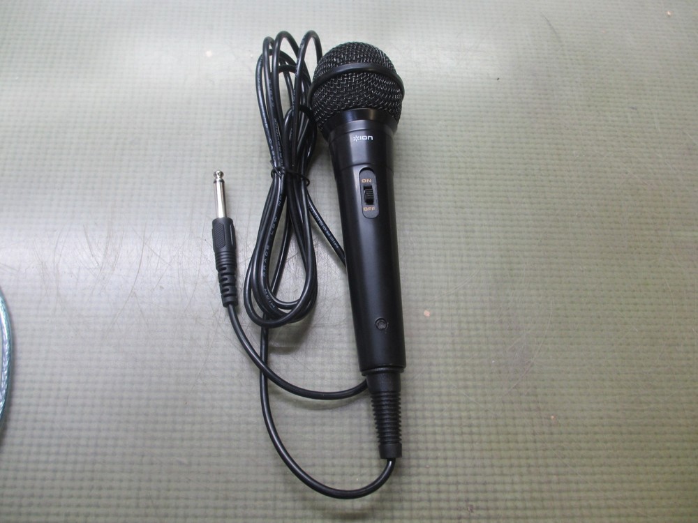 ION Wired Dynamic Microphone w/ 1/4″ Plug – Tested Working – Black Stage Mic 10′