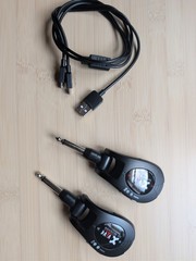 XVIVE U2 Guitar Wireless System with Transmitter and Receiver – Black