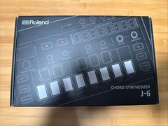 Roland Aira J-6 Compact Chord Synthesizer – Black