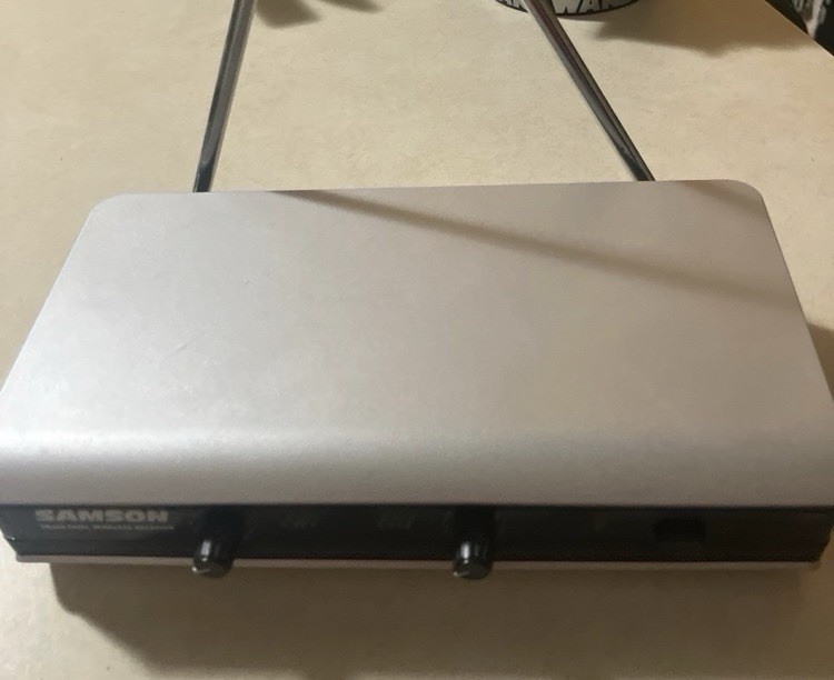 Samson SR 266 dual wireless receiver – NOT TESTED