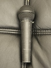 Behringer ULTRAVOICE XM8500 Dynamic Vocal Microphone Cardioid – Black/Silver