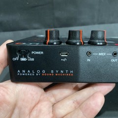 IK Multimedia Uno Synth Portable Monophonic Analog Synthesizer – Made In Italy