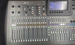 Behringer X32 32×16 Digital Console 40-in, 25 Motorized Faders, VFX, 7″ Screen
