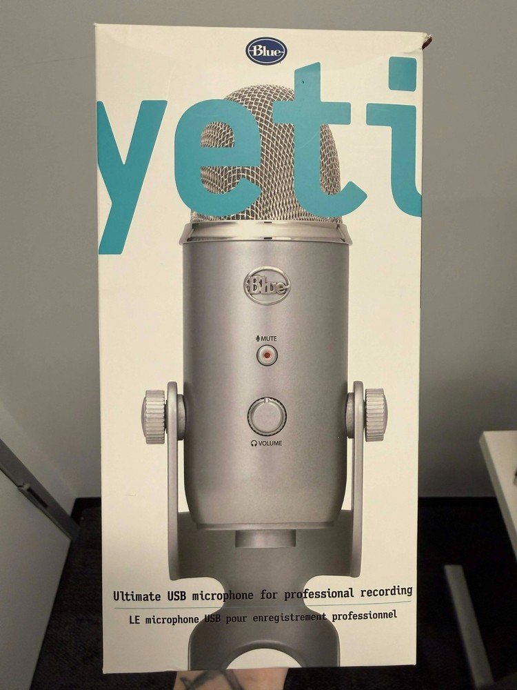Open Box New Yeti Blue Microphone – Silver edition