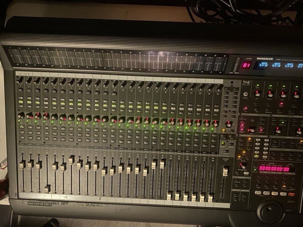 mixing console – digital