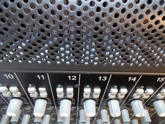 Mackie Onyx 3280 Mixing Console….Good Condition
