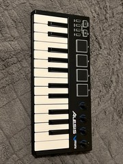 Alesis Q25 25-Key USB-MIDI Keyboard Controller