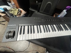 Native Instruments Komplete Kontrol A61 Smart Keyboard Controller