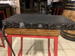 FURMAN PL-8 Series 2, Multi-Stage Protection & Linear Filtering Power Supply