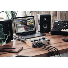 Universal Audio Volt 476p USB Audio Interface 4 Pre/4 Line with 76 Compressor