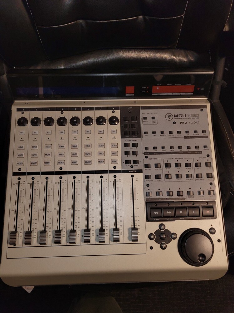 Mackie MCU PRO USB MIDI Universal DAW Mixer Control Surface Open box