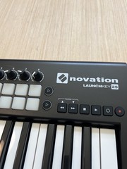 Novation Launchkey 25 MK3 25-Key MIDI Keyboard Controller W/ USB Read