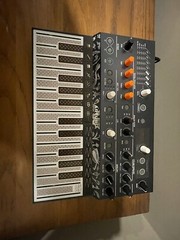 Arturia MicroFreak Hybrid Keyboard Synthesizer – 25 Keys