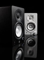 HS4 Powered Studio Monitor in Black, Pair (HS4 B)