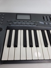 M-Audio Axiom 25-Key Semi-Weighted USB Midi Keyboard Controller No Power Cord
