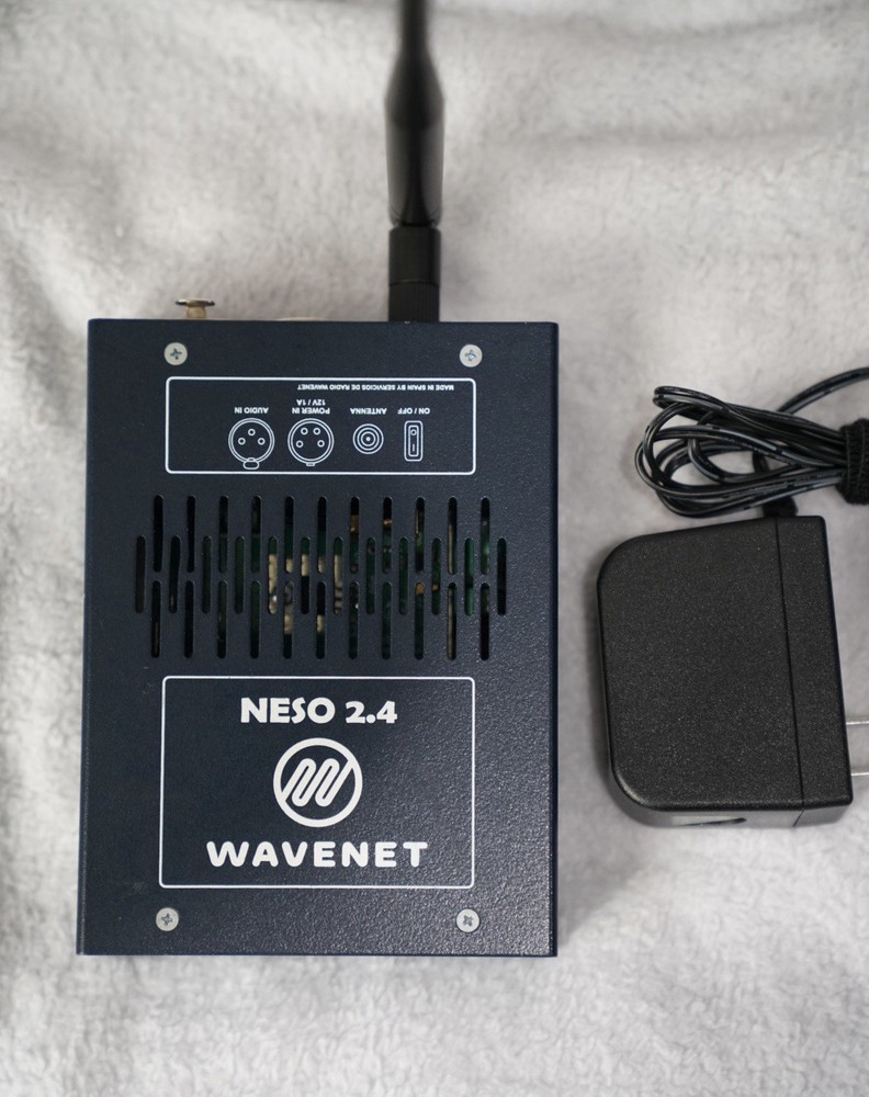 Wavenet NESO 2.4 Base Station With Two In-Ear Receiver.