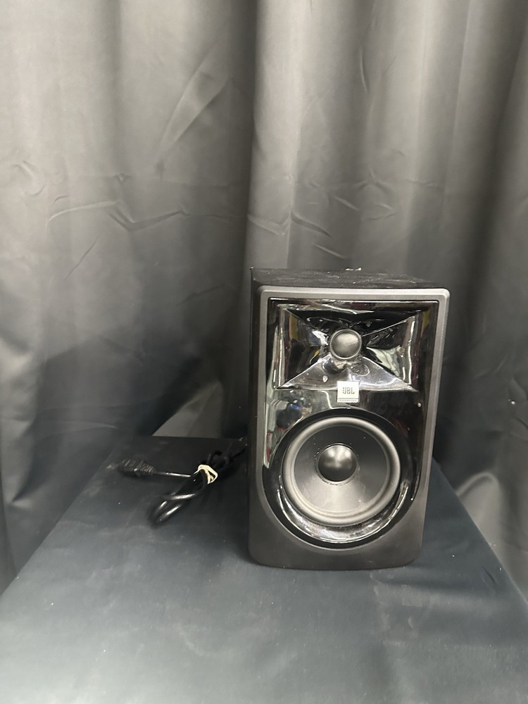 JBL Professional 305PMKII Powered 5″ Two-Way Studio Monitor