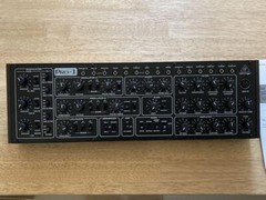 Behringer Analog Synthesizer PRO-1 16 voice polychain