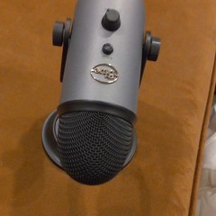 Blue Yeti USB Desktop Microphone Gray Black Mute Switch Adjustable Gain