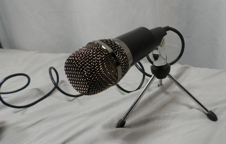 FIFINE TECHNOLOGY PODCAST RECORDING/STREAMING BLACK MICROPHONE w/STAND