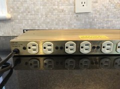 Furman PL-8 15 Power Conditioner with Light Modules 10 Amps 1200 watts 8 Outlets