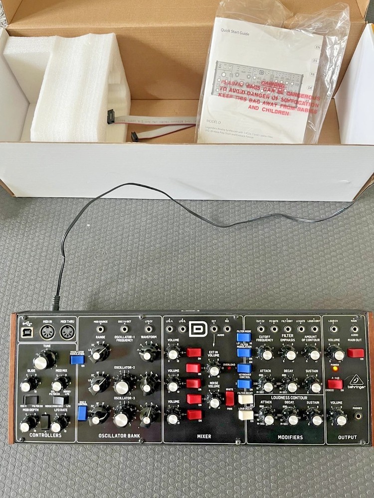 Behringer Model D Analog Desktop Monophonic Synthesizer