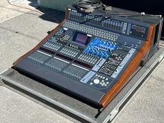Yamaha DM2000 24-bit 96kHz 8bus 12 Aux Digital Mixing Console W/Case #3863 (One)