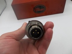 Blue Microphone A00111 – Blackout Spark Condenser Microphone w/ Wood Box
