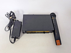 AKG ULTRA HIGH FREQUENCY UHFSR40 W/ MICROPHONE UHFHT40 AND AC ADAPTER