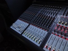 Mackie Onyx 3280 Mixing Console….Good Condition