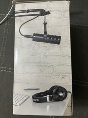 Samson Q9U XLR/USB Dynamic Broadcast Microphone + Desk Microphone Stand + Mic…
