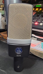 AKG C214 Professional Large-Diaphragm Condenser Microphone