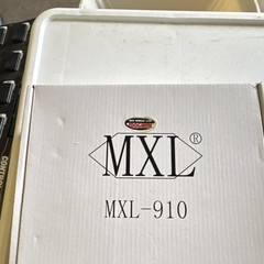 MXL 910 Silver Wired Condenser Microphone with Mount and Case
