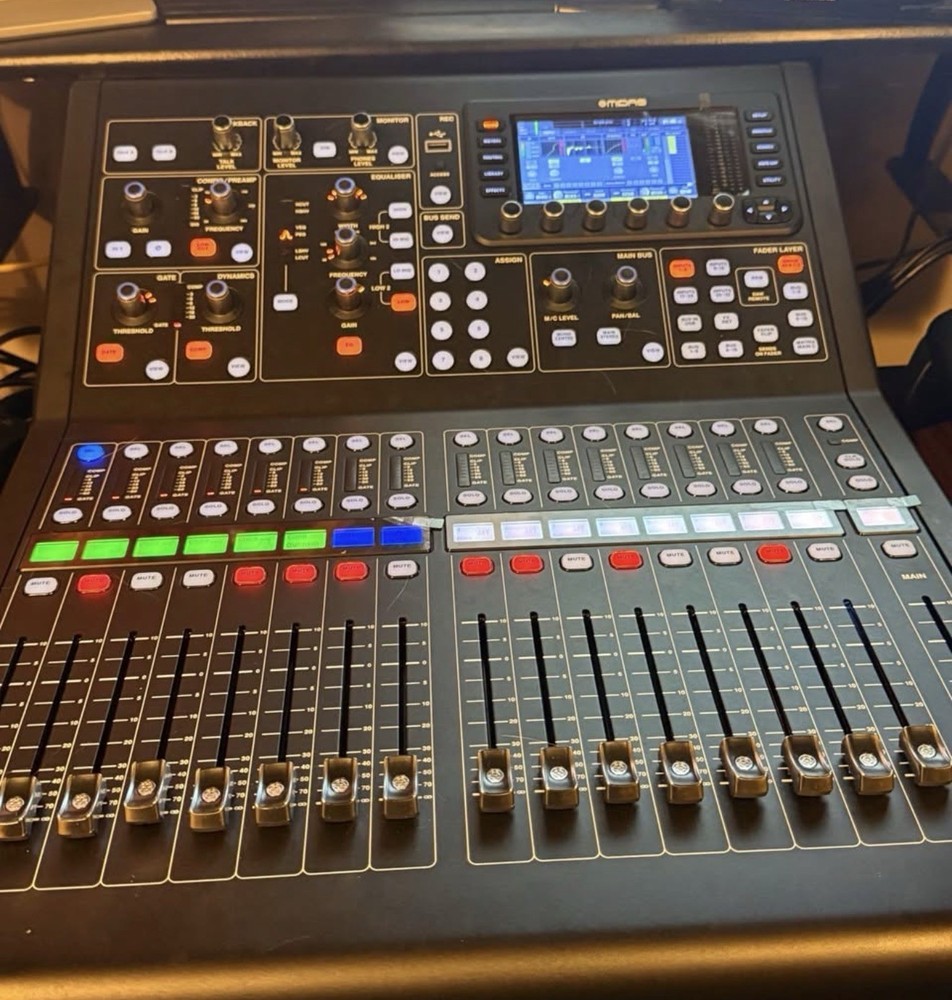 Midas M32 Digital Mixer Console 32-Channel 16-Bus XLR In Live/Studio