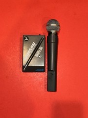 Samson SH-2 Mic Kit w/VHF FM SR-2 Receiver Wires & Adapters Plus Case PHOTO READ