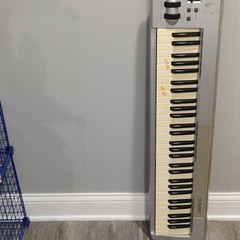 M-Audio Keystation 61es 61-Key USB MIDI Controller w/ Pitch/Mod Wheels