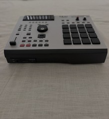 AKAI MPC 2000 XL- MCD – EB16 EFFECTS – 8 OUTPUTS – 32 MB RAM Fully Refurbished