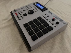 AKAI MPC 2000 XL- MCD – EB16 EFFECTS – 8 OUTPUTS – 32 MB RAM Fully Refurbished