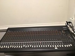 Mackie 32.4.2 4-Bus Mixing Console SR32.4