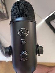 Blue Yeti Professional Multi-Pattern USB Condenser Microphone – Blackout