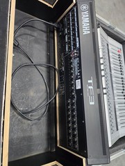 Yamaha TF3 Digital Mixer Console w/ Road Case 24ch TouchFlow Excellent