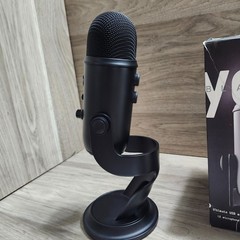 Logitech Blue Yeti Microphone A00132 USB Microphone A00132 Open Box