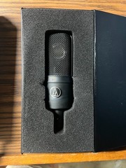 Audio-Technica AT4040 Cardioid Condenser Microphone with Shock Mount, Original B