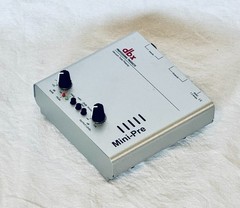 dbx Mini-Pre Vacuum Tube Microphone Preamplifier – Great Condition
