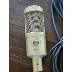 Heil Sound PR 40 Dynamic Cardioid Studio Microphone Champagne Gold and XLR Cable