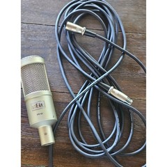 Heil Sound PR 40 Dynamic Cardioid Studio Microphone Champagne Gold and XLR Cable