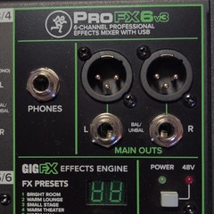 Mackie ProFX6v3 6-Ch USB Mixer Open Box Bundle w/ New LyxPro Purple XLR Cable A+