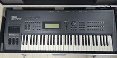 Yamaha SY77 61-Key FM AWM Synthesizer v1.5 Hard Case Tested Working