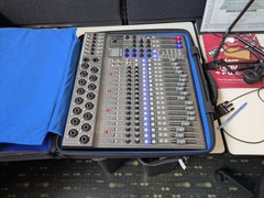 Zoom L-20 20-Channel Digital Mixer (includes case and bluetooth adapterr!!)