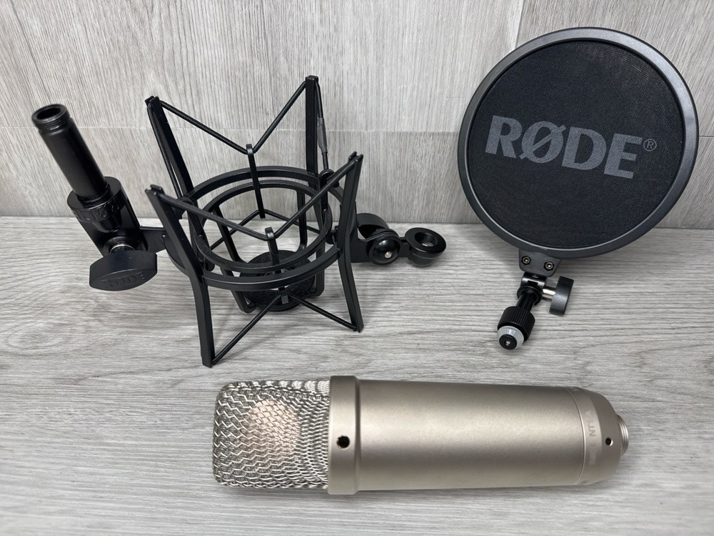 Rode NT1-A Condenser Microphone w/Shock Mount & Pop Filter (A1D031791)